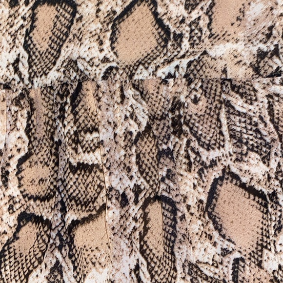 Gilli Snake Print Tiered Sleeveless Top - Picture 8 of 13